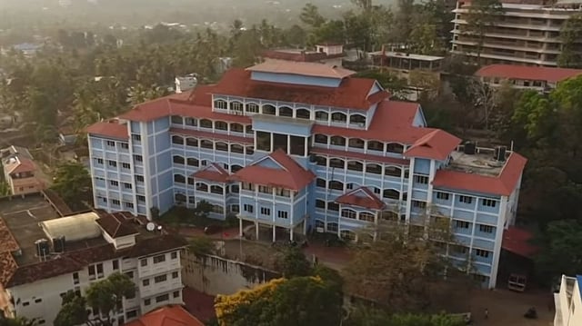 സ്വീപ്പർ മുതൽ ക്ലർക്ക് വരെ; ബാർട്ടൺ ഹിൽ കോളജിൽ അവസരം