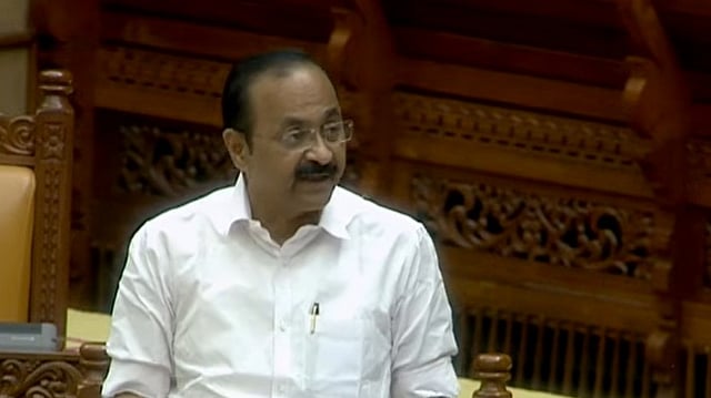 'അന്ന് നികുതി ഭീകരത, ഇന്ന് മണ്ടത്തരം!'; ഇന്ധനനികുതിയിൽ മുഖ്യമന്ത്രി വിഡി സതീശന്റെ നിലപാടുമാറ്റം സൈബർ ലോകത്ത്  ചർച്ചയാകുന്നു