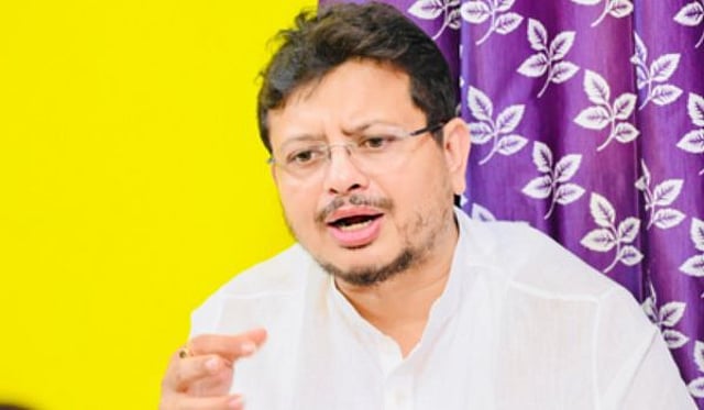 'ഇതിലും ഭേദം കക്കൂസ്, നമ്മള് ഭിക്ഷക്കാരല്ല; ഋതബ്രത ഇറങ്ങിപ്പോയി'