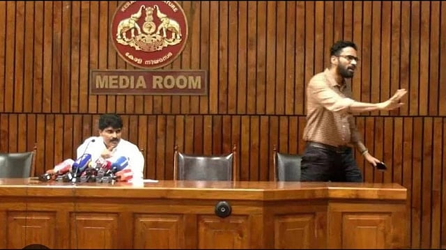 ഹിന്ദു ഉദ്യോഗസ്ഥനെ വേട്ടയാടുന്നത് മാധ്യമ ജിഹാദ്; ശ്രീറാം വെങ്കിട്ടരാമനെതിരായ പ്രതിഷേധത്തിന് പിന്നില് ജമാ അത്തെ ഇസ്ലാമി സ്വാധീനം: ഹിന്ദു ഐക്യവേദി