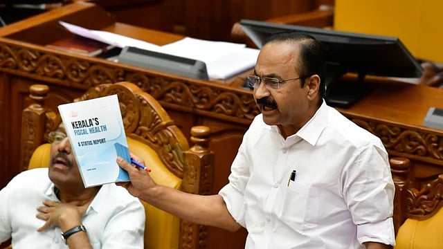 ബെവ്കോയും സപ്ലൈകോയും ലയിപ്പിക്കണം, നഷ്ടത്തിലുള്ള പൊതുമേഖലാ സ്ഥാപനങ്ങള് വിറ്റഴിക്കണം; സമഗ്ര പരിഷ്കരണം നിര്ദേശിച്ച് ധവളപത്രം