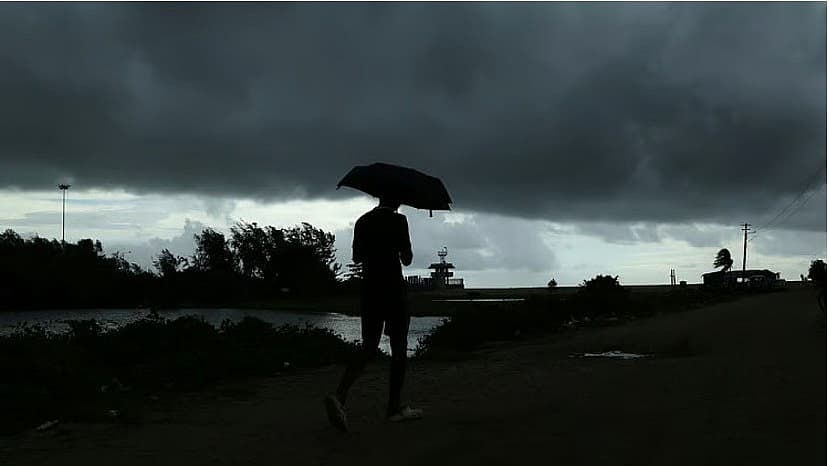 ചൂടിന് ആശ്വാസമേകാന്‍ മഴ; രണ്ട് ജില്ലകളില്‍ യെല്ലോ അലര്‍ട്ട്, ബംഗാള്‍ ഉള്‍ക്കടലില്‍ ന്യൂനമര്‍ദം