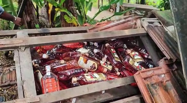 കോഴിക്കൂട്ടില് 43 ലിറ്റര് വിദേശമദ്യം; ഓര്ഡര് അനുസരിച്ച് ഓട്ടോയില് എത്തിച്ചു നല്കും യുവാവ് പിടിയില്
