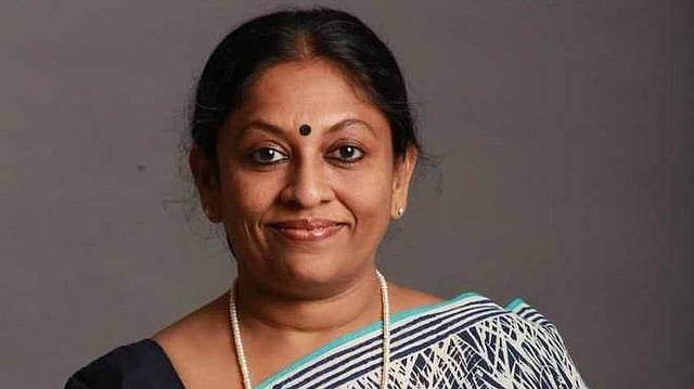 'ഏറ് കിട്ടുന്ന കല്ലുകള് കൊണ്ട് കൊട്ടാരം പണിയും, എക്കാലത്തും എയറില് നിന്നാണ് എഴുതിയത്'; 'കലാച്ചി' വിവാദത്തില് കെ ആര് മീര