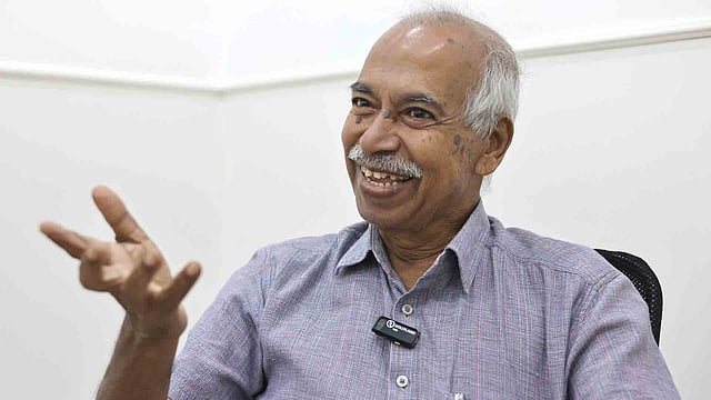 'തെറ്റ് പറ്റിയത് ജനങ്ങള്ക്കാണെന്ന് വിശദീകരിച്ച സ്ഥിതിക്ക് ഇനിയെന്ത് തെറ്റ് തിരുത്തല്?'