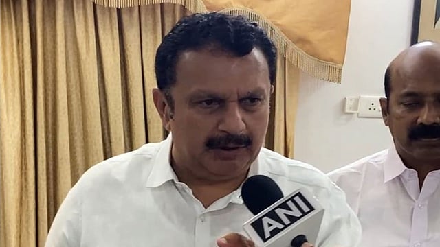 മൃഗശാല മാറ്റത്തിന് പിന്നിൽ കച്ചവട താത്പര്യമെന്ന ആരോപണം തള്ളി മുരളീധരൻ; തിരുവനന്തപുരത്തിന്റെ പ്രാധാന്യം കുറയില്ല