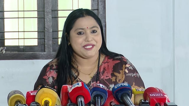 'അൻസിബ വിചാരിച്ചാൽ തകർന്നു പോകുന്ന ഒരാളല്ല ലക്ഷ്മി പ്രിയ; മത ചിഹ്നം വരാൻ പാടില്ലെന്ന് വാശി പിടിക്കുന്നത് എന്തിനാണ് ?'