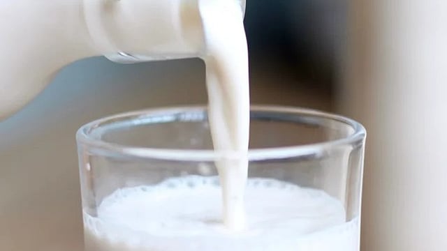 ക്ലിയോപാട്രയുടെ സൗന്ദര്യ രഹസ്യം; പാൽ ചർമത്തിൽ ഉപയോഗിക്കേണ്ടത് ഇങ്ങനെ