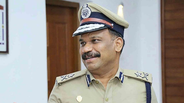 പൊലീസുകാര്ക്ക് ആഴ്ചയില് ഒരുദിവസം നിര്ബന്ധിത അവധി; നിര്ദേശവുമായി എഡിജിപി