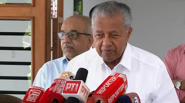 നിപ പ്രതിരോധം ശോചനീയം, ദേവസ്വം സ്പെഷ്യല് പ്ലീഡര് നിയമനം കള്ളന് ചൂട്ടുപിടിക്കല്; വിമര്ശിച്ച് പിണറായി