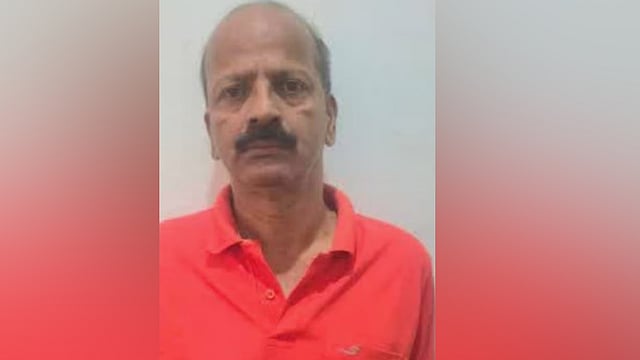 ക്ഷേത്രത്തിലെ 20 പവനിലേറെ സ്വര്‍ണ ഉരുപ്പടി മോഷ്ടിച്ചു; മുന്‍ എക്‌സിക്യൂട്ടീവ് ഓഫീസര്‍ അറസ്റ്റില്‍
