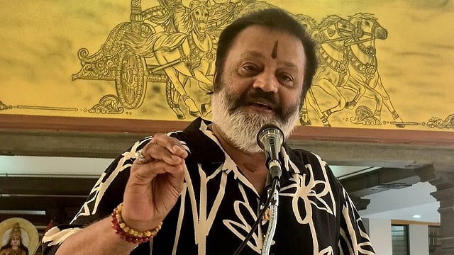 '32 ലക്ഷം ഞാന് ഇപ്പോള് നല്കാം, തന്നാല് മതി' കുടുംബശ്രീ ജീവനക്കാര്ക്ക് ഓണം ആഘോഷിക്കാന് സ്വന്തം അക്കൗണ്ടില് നിന്ന് പണം നല്കി സുരേഷ് ഗോപി