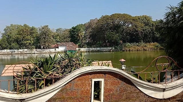 ഒറ്റരാത്രികൊണ്ട് കുളംകോരിയ ചരിത്രം; തൃശ്ശൂരിന്റെ ഹൃദയമിടിപ്പായി പുരാണങ്ങളും ഐതിഹ്യങ്ങളും കെട്ടുപിണയുന്ന വടക്കേച്ചിറ