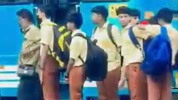 ബസിൽ കയറാൻ വിദ്യാർഥികൾ യാചിക്കേണ്ട അവസ്ഥ; കണ്ടക്ടറുടെ ലൈസൻസ് സസ്പെൻഡ് ചെയ്യും (വിഡിയോ)