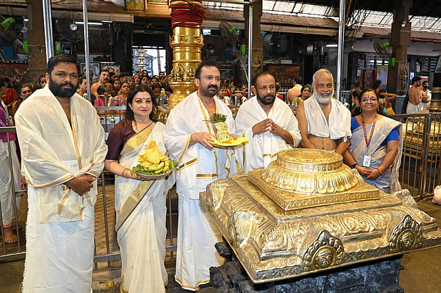 നേരത്തെ മൂന്ന് ആനകള്; ഇപ്പോള് ഗുരുവായൂരപ്പന് കാണിക്കയായി സ്വര്ണ്ണക്കിരീടം