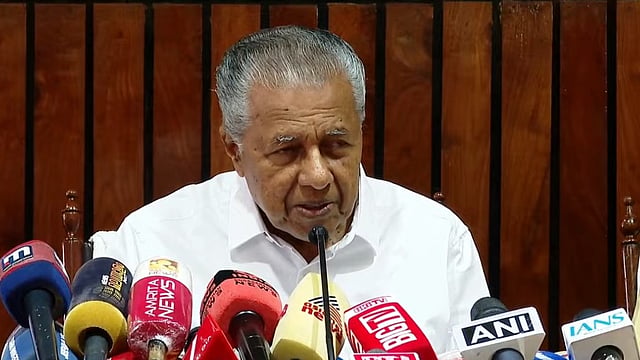 പൊലീസ് സംഘടനകളെ അട്ടിമറിച്ച് പൊലീസിനെ രാഷ്ട്രീയവൽക്കരിക്കാൻ നീക്കം; യുഡിഎഫ് സർക്കാരിനെതിരെ പിണറായി വിജയൻ