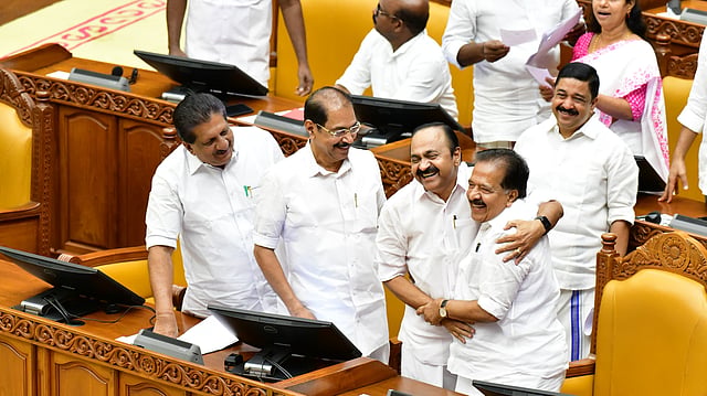 പുസ്തകപ്രേമിയായ സതീശന്റെ ബജറ്റിൽ ഒരേയൊരു ഉദ്ധരണി മാത്രം; നെഹ്റുവിന്റെ 'വിധിയുമായുള്ള മുഖാമുഖം' ഹൃദയത്തിൽ കുറിച്ച് മുഖ്യമന്ത്രി