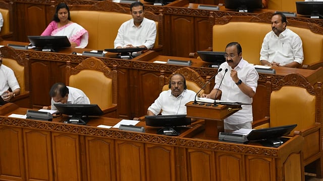 സ്ത്രീ സുരക്ഷാ പെന്‍ഷന്‍ തുടരണോ എന്നതില്‍ തീരുമാനമെടുത്തിട്ടില്ല; ഈ മാസത്തെ ക്ഷേമ പെന്‍ഷന്‍ വിതരണം 24 മുതൽ : മുഖ്യമന്ത്രി