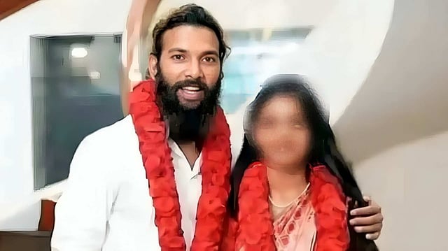 കുംഭമേള വൈറല് പെണ്കുട്ടി