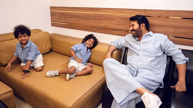 'ബേബീസ് യുണൈറ്റഡ്'; ഉയിരിനേയും ഉലകിനേയും കൊഞ്ചിച്ച് മമ്മൂട്ടി; ചിത്രം ഏറ്റെടുത്ത് സോഷ്യല് മീഡിയ