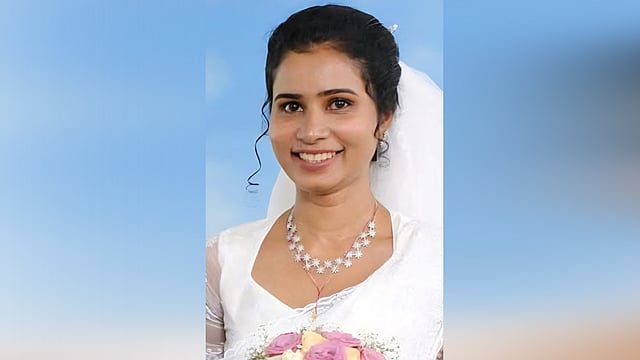പൈതൽ മലയിൽ വിനോദ സഞ്ചാരത്തിനെത്തിയ യുവതി ഇടിമിന്നലേറ്റ് മരിച്ചു: ഭർത്താവിന് ഗുരുതര പരിക്ക്