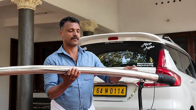 ബമ്പർ ഫിറ്റിംഗിന് എംവിഡിയുടെ 5000 രൂപയുടെ ചലാൻ; വോട്ട് ചെയ്തവർക്ക് തന്നെ സ്വന്തം സർക്കാരിന്റെ വക 'സർപ്രൈസ് പണി'; വിഡിയോ ഏറ്റെടുത്ത് സോഷ്യൽ മീഡിയ