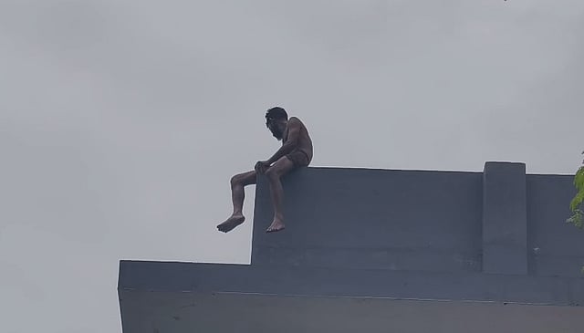 വാട്ടര്ടാങ്കിന് മുകളില് കയറി ആത്മഹത്യാ ഭീഷണി; പള്ളി വികാരിയുടെ ഇടപെടലില് യുവാവ് താഴെയിറങ്ങി