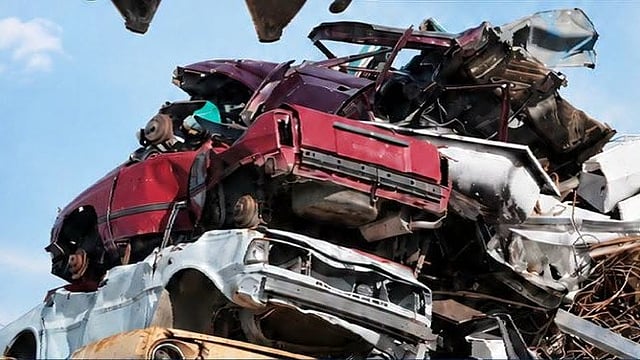 പഴയ വാഹനം പൊളിക്കൽ ഇനി പൊളിയല്ലേ..., കേരളത്തിലെ അം​ഗീകാരമുള്ള കേന്ദ്രങ്ങൾ ഏതെല്ലാം?; എന്താണ് സിഒഡ‍ി?, പുതിയ വാഹനത്തിന് ലഭിക്കുന്ന ഇളവ് എത്ര? 