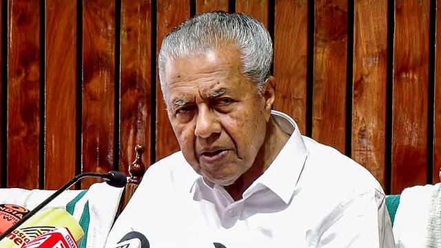 പിണറായിയുടെ അകമ്പടി വാഹനത്തില്‍ സസ്‌പെന്‍ഷനിലായ മുന്‍ഗണ്‍മാന്റെ കറക്കം; അന്വഷണം