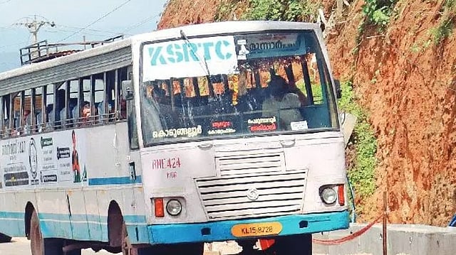 വാര്ത്തകള്ക്കൊപ്പം അറിയേണ്ടതെല്ലാം; വരുന്നൂ കെഎസ്ആര്ടിസി ബസുകളില് 32 ഇഞ്ച് ടെലിവിഷന്