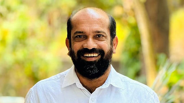 അനില് അക്കര അടാട്ട് പഞ്ചായത്ത് പ്രസിഡന്റ് സ്ഥാനം രാജിവെച്ചു