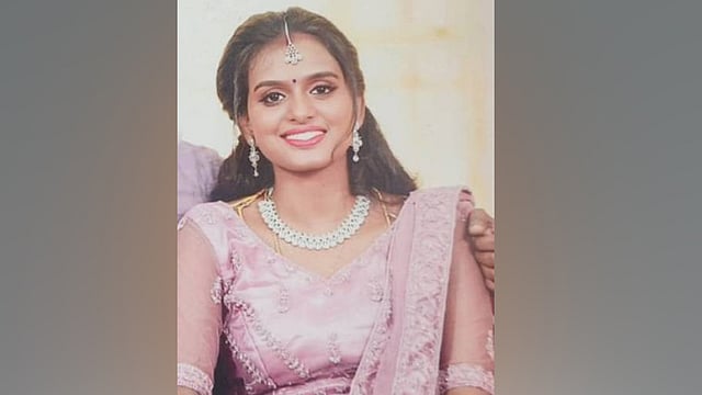 ഭര്ത്താവിന്റെ വീട്ടില് യുവതി ജീവനൊടുക്കിയ നിലയില്;
വീട് പൂട്ടിയിരിക്കുകയായിരുന്നുവെന്ന് ഭര്തൃപിതാവ്