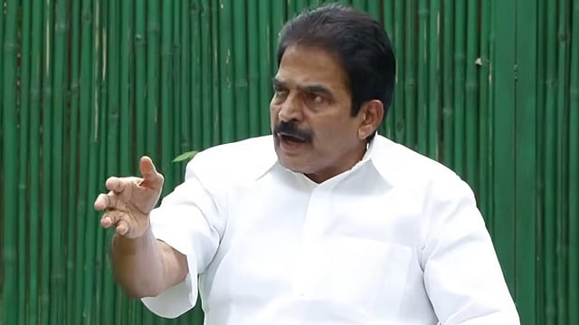'അദാനി സൂപ്പര് ഗവണ്മെന്റ് ആണോ?, കേരളം ബിജെപി ഭരിക്കുന്ന സംസ്ഥാനമാണോ?; കുറുക്കുവഴി നടക്കില്ല'