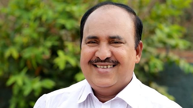 കശുവണ്ടി വികസന കോര്പ്പറേഷന് അഴിമതി: ആര് ചന്ദ്രശേഖരനെ പ്രോസിക്യൂട്ട് ചെയ്യാന് സര്ക്കാര് അനുമതി