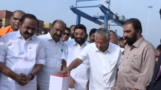 'ഓഹരി കൈമാറ്റം അദാനി സര്ക്കാരിനെ 'അറിയിച്ചു'; ഇത് രഹസ്യമാക്കിവച്ചത് എന്തിന്?, എന്ത് ഡീലാണ് നടന്നത്?'
