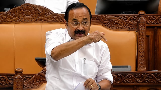 റിവേഴ്‌സ് റെമിറ്റൻസ്' വിവാദം: നിയമസഭയിലെ വിഡി സതീശന്റെ പ്രസ്താവനയും പ്രവാസി-കുടിയേറ്റ സമ്പദ്‌വ്യവസ്ഥയുടെ യഥാർത്ഥ കണക്കുകളും