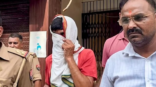 സോക്സിലും വസ്ത്രത്തിനുള്ളിലും പണം! അയോധ്യയില് നടന്ന കൊള്ളയുടെ സിസിടിവി
ദൃശ്യങ്ങള് കണ്ടെത്തി