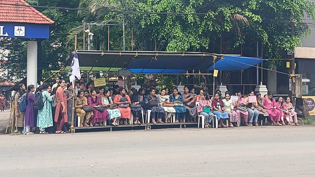 കണ്ണൂരിലെ സ്വകാര്യ ആശുപത്രി നഴ്സുമാരുടെ സമരം: ചർച്ച പരാജയം; ഇനി കലക്ടറേറ്റ് പടിക്കലും പ്രതിഷേധം