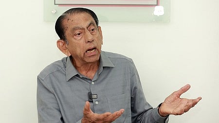 'അദാനിയും എംഎസ്സിയും തമ്മിലുള്ള ഓഹരികൈമാറ്റത്തിൽ നിയമലംഘനമുണ്ടായിട്ടില്ല; വിഴിഞ്ഞത്തിന്റെ ക്രെഡിറ്റ് ഉമ്മന്ചാണ്ടിക്ക് തന്നെ'