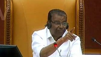 നിയമസഭയിലെ ഊരാളുങ്കൽ കരാറുകൾ റദ്ദാക്കി സ്പീക്കർ തിരുവഞ്ചൂർ രാധാകൃഷ്ണൻ; എൽഇഡി വാൾ അറ്റകുറ്റപ്പണിക്കുള്ള 10 ലക്ഷത്തിന്റെ ഉത്തരവും റദ്ദാക്കി