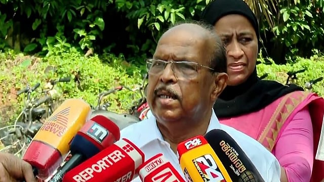 'നാണമില്ലേ ആ സീറ്റില് ഇരിക്കാന്, ഗോവിന്ദന് വായടയ്ക്കുന്നതാണ് നല്ലത്; കൊത്തി കൊത്തി മുറത്തില് കയറി കൊത്തേണ്ട'