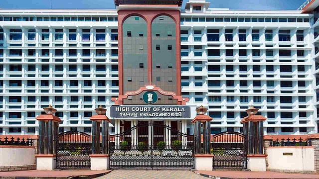 കശുവണ്ടി കോര്‍പ്പറേഷന്‍ അഴിമതി: സര്‍ക്കാരിന് ഹൈക്കോടതിയുടെ വിമര്‍ശനം; കെ ബിജു ഐഎഎസിനെതിരെ കോടതിയലക്ഷ്യ നടപടി