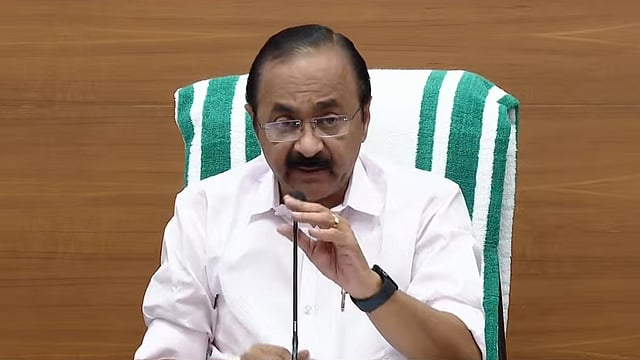 ഒരു മാറ്റവും ഇല്ല, നിലപാടു മാറ്റുമ്പോള് എല്ലാവരെയും വിളിച്ചറിയിക്കും; കാന്തപുരം വിവാദത്തില് മുഖ്യമന്ത്രിയുടെ മറുപടി