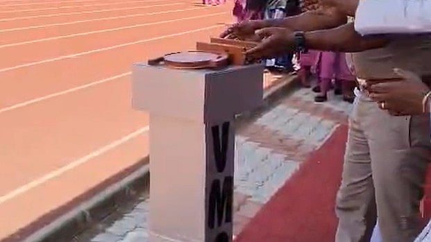 ട്രോഫി വിതരണം ചെയ്യാൻ വേദിയിലേക്ക് റോബോട്ട് നടന്നെത്തി; തൂക്കുപാലം വിജയമാതാ സ്കൂളിലെ സ്പോർട്സ് ഡേയിൽ അത്ഭുതക്കാഴ്ച!