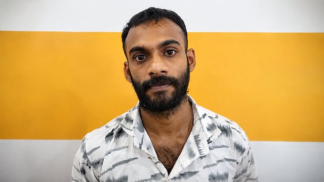 പൊലീസിനെ കണ്ടപ്പോൾ കഞ്ചാവ് അടുപ്പിലിട്ട് കത്തിക്കാൻ ശ്രമം; കരിഞ്ഞ മണത്തിൽ കുടുങ്ങി