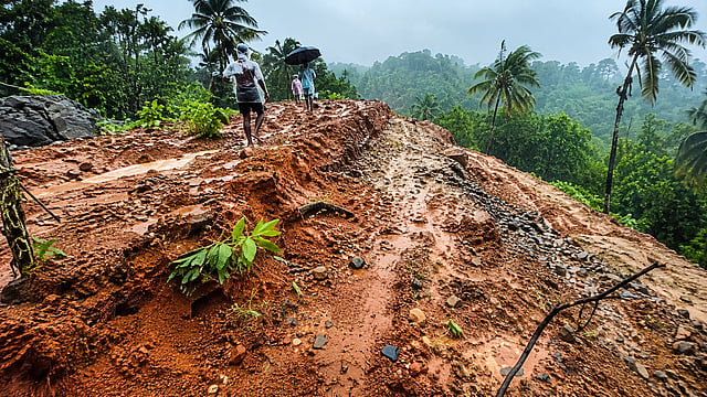 ക്വാറി മാലിന്യക്കൂമ്പാരം ദുരന്തഭീതിയുണർത്തുന്നു; മലപ്പുറം-കോഴിക്കോട് അതിർത്തിയിൽ മൂന്ന് ജനവാസ മേഖലകൾ ഭീഷണിയിൽ