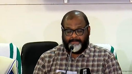 'പ്രിയദർശിനി' സൗജന്യയാത്ര: സ്വകാര്യ ബസ് മേഖലയിലെ പ്രതിസന്ധി പഠിക്കാൻ കമ്മിറ്റി, തൽക്കാലം സമരമില്ലെന്ന് ബസുടമകൾ