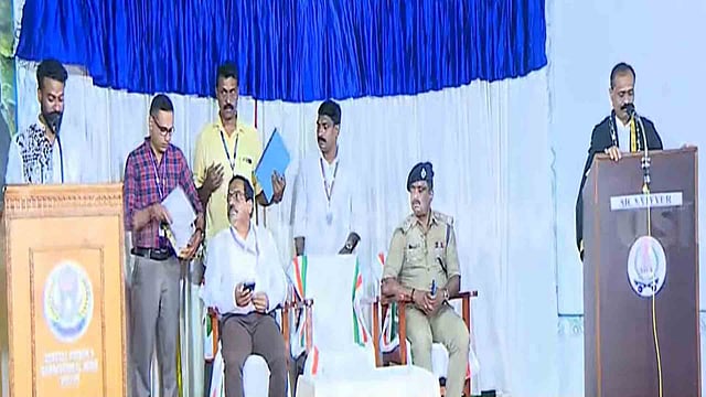 ജയിലിൽ നിന്ന് സത്യപ്രതിജ്ഞ, ചരിത്രം കുറിച്ച് സുഗതൻ; സംസ്ഥാനത്ത് ആദ്യം