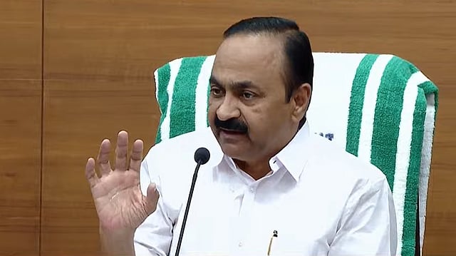 അതിവേഗ റെയില്: ഇ ശ്രീധരന്റെ റിപ്പോര്ട്ട് അപൂര്ണം, ഇപ്പോഴത്തെ രൂപത്തില് നടപ്പാക്കരുതെന്ന് വിദഗ്ധ സമിതി ശുപാര്ശ