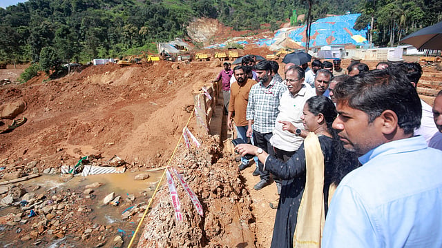 കള്ളാടി മണ്ണിടിച്ചിൽ മേഖല വിദഗ്ധ സമിതി സന്ദർശിച്ചു; റിപ്പോർട്ട് ഒരാഴ്ചയ്ക്കകം സമർപ്പിക്കും